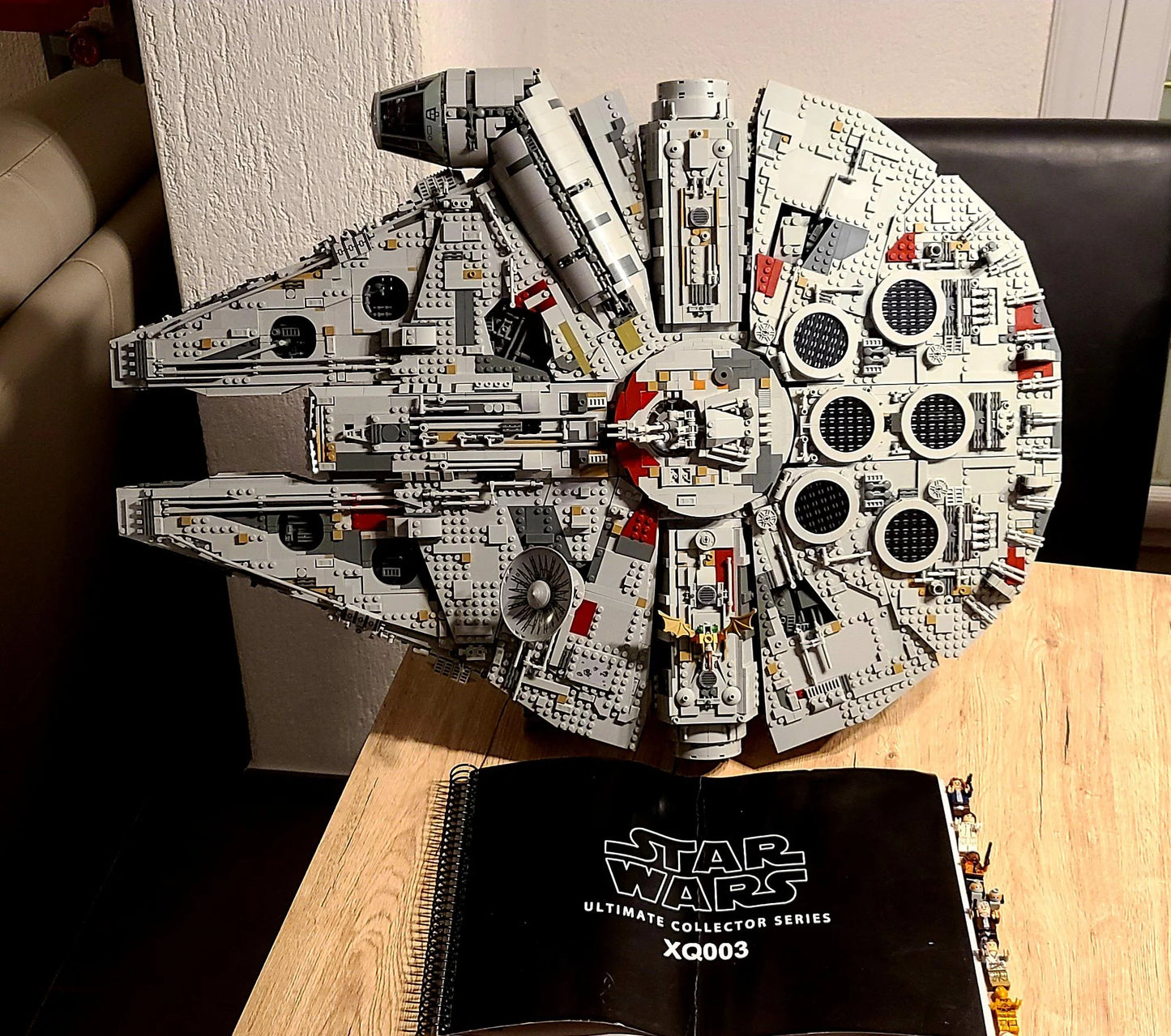 UCS Falcon Starship - Building Block Set - 8445 Pieces