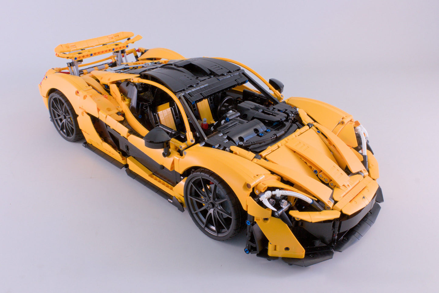 P1 1:8 Scale Model - Building Block Set - 3893 Pieces