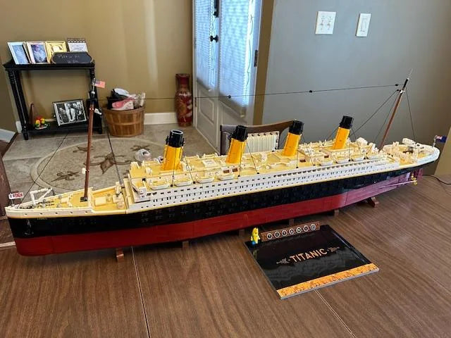 Titanic 1:200 Scale - Building Block Set - 9090 pieces