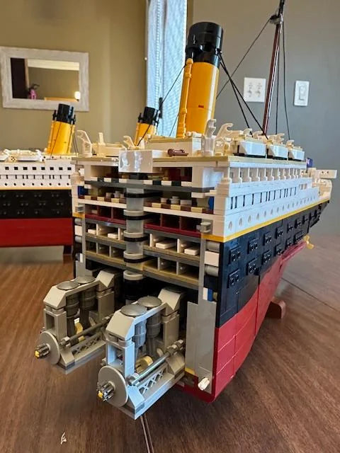 Titanic 1:200 Scale - Building Block Set - 9090 pieces