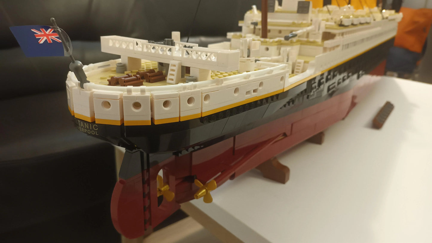 Titanic 1:200 Scale - Building Block Set - 9090 pieces