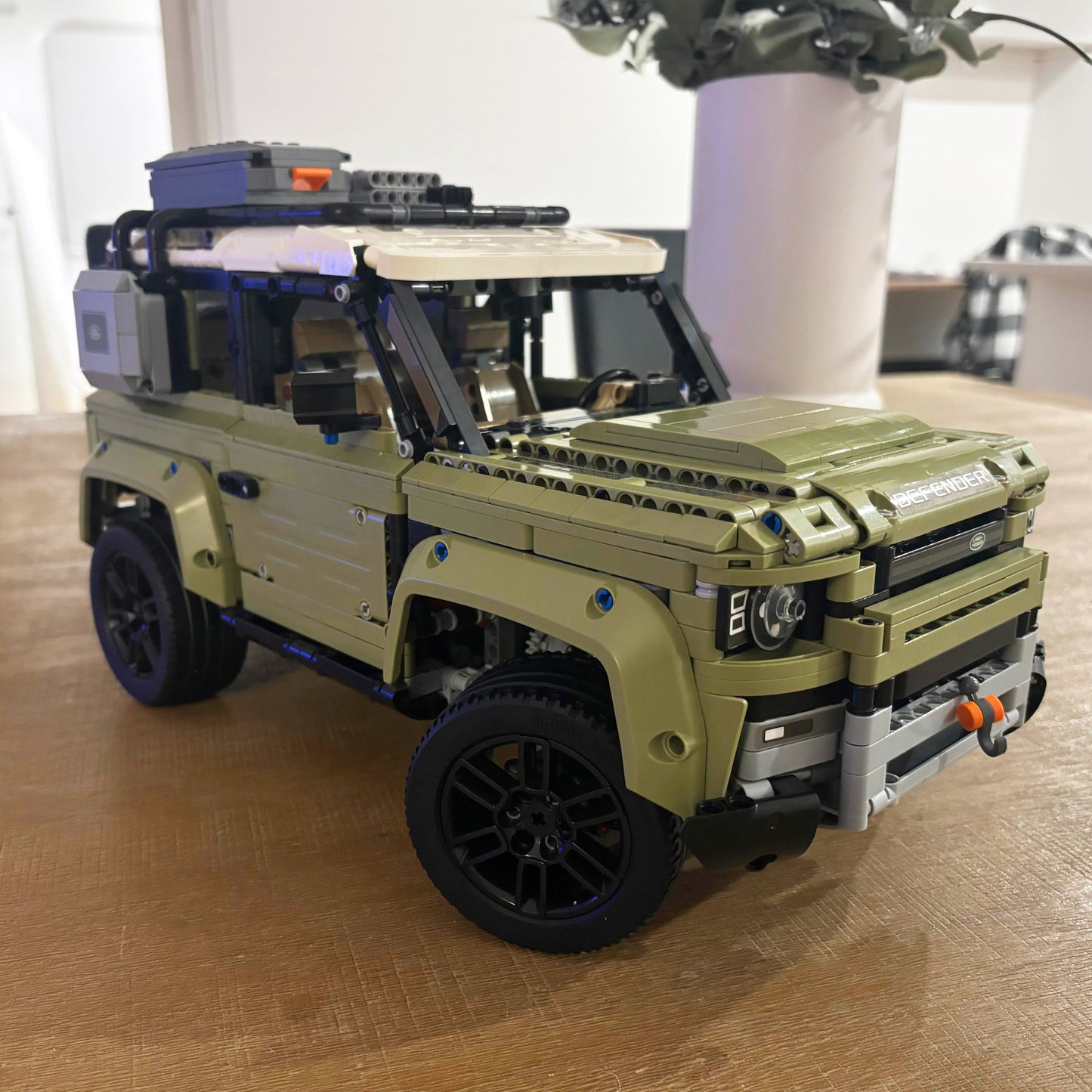 LR 663 Defender 1:8 Scale Model - Building Block Set - 2573 Pieces